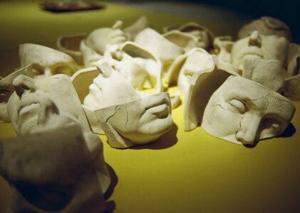 Ψεύτικοι χαρακτήρες: πώς να τους αναγνωρίζεις έγκαιρα