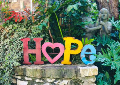 Η ψυχολογία της ελπίδας: Καλλιέργεια αισιοδοξίας και ενίσχυση της ανθεκτικότητας