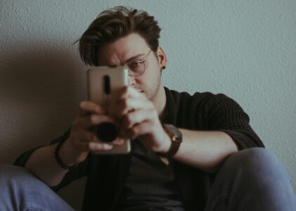 Πώς τα social media μειώνουν την αυτοεκτίμηση και την αξία σου